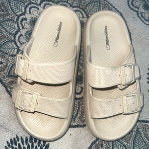 Women's Cream Sandals. 37-38. = 7-8